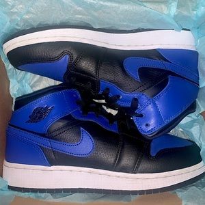 Air Jordan 1 Hyper Royal